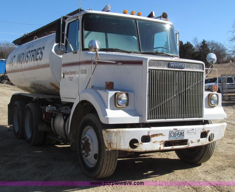 image for item G2287 1985 Volvo White WCS water truck