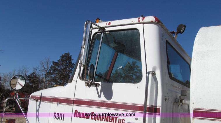 image for item G2287 1985 Volvo White WCS water truck