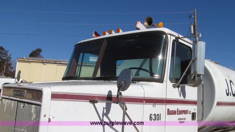 image for item G2287 1985 Volvo White WCS water truck