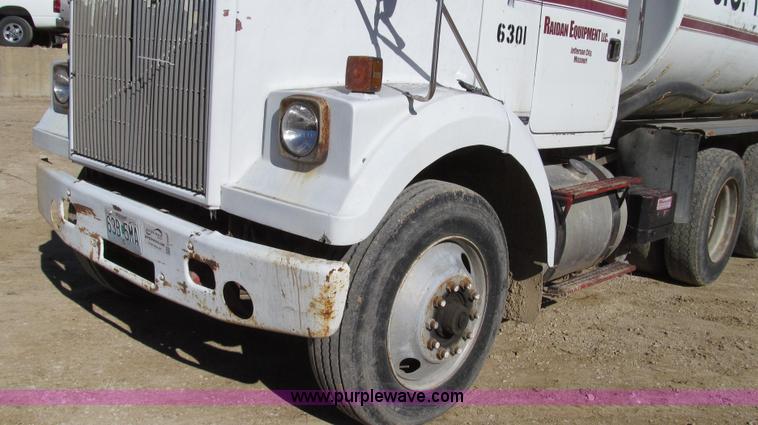 image for item G2287 1985 Volvo White WCS water truck