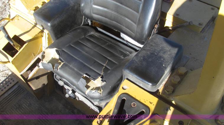 image for item G2293 1986 Caterpillar 963 track loader