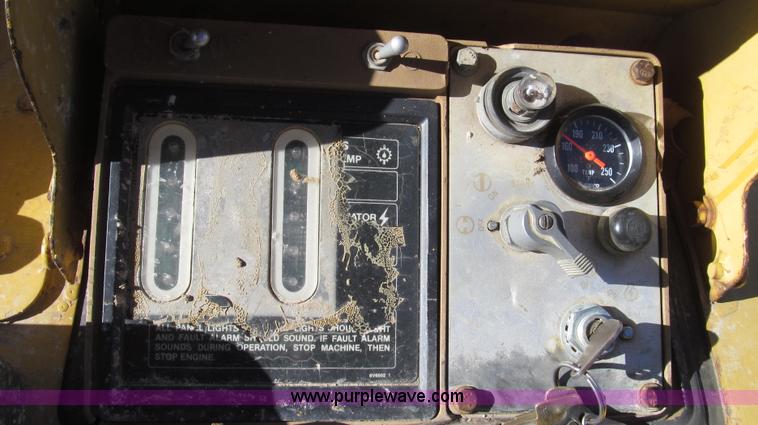 image for item G2293 1986 Caterpillar 963 track loader