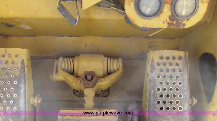 image for item G2293 1986 Caterpillar 963 track loader