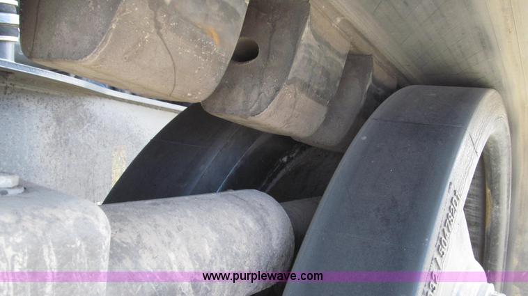 image for item G2319 2011 Caterpillar Challenger MT755C tractor