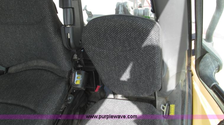 image for item G2319 2011 Caterpillar Challenger MT755C tractor