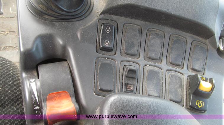 image for item G2319 2011 Caterpillar Challenger MT755C tractor