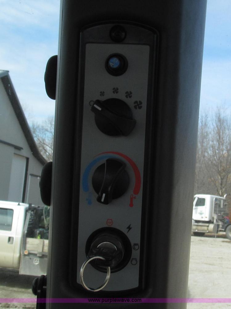 image for item G2319 2011 Caterpillar Challenger MT755C tractor