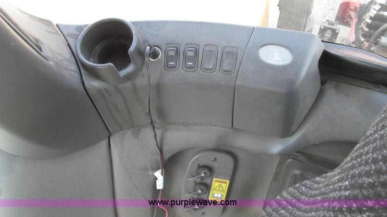 image for item G2319 2011 Caterpillar Challenger MT755C tractor