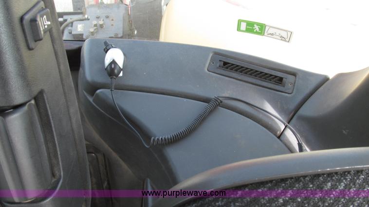 image for item G2319 2011 Caterpillar Challenger MT755C tractor