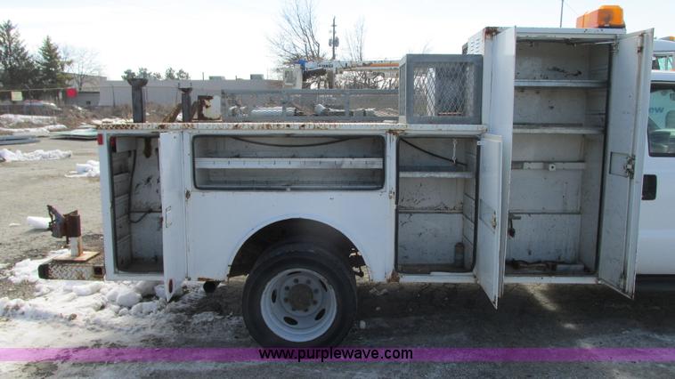 image for item G9158 1999 Ford F550 service truck