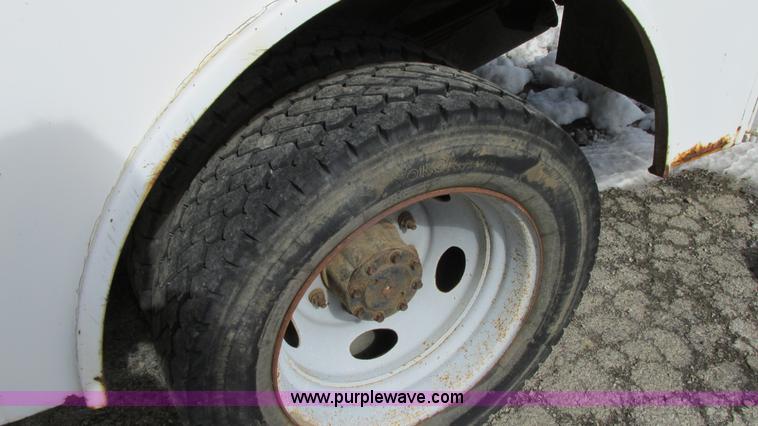 image for item G9158 1999 Ford F550 service truck