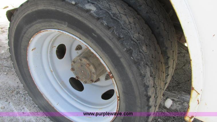 image for item G9158 1999 Ford F550 service truck