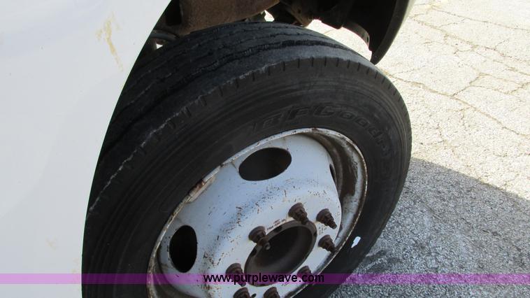 image for item G9158 1999 Ford F550 service truck