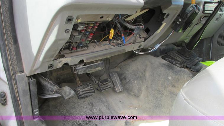 image for item G9158 1999 Ford F550 service truck