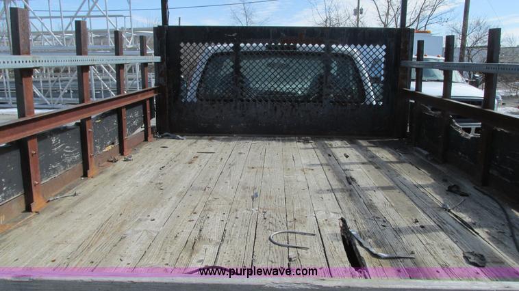 image for item G9159 1999 Ford F550 flatbed truck