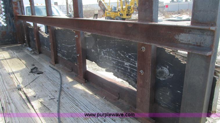 image for item G9159 1999 Ford F550 flatbed truck