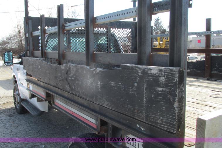 image for item G9159 1999 Ford F550 flatbed truck