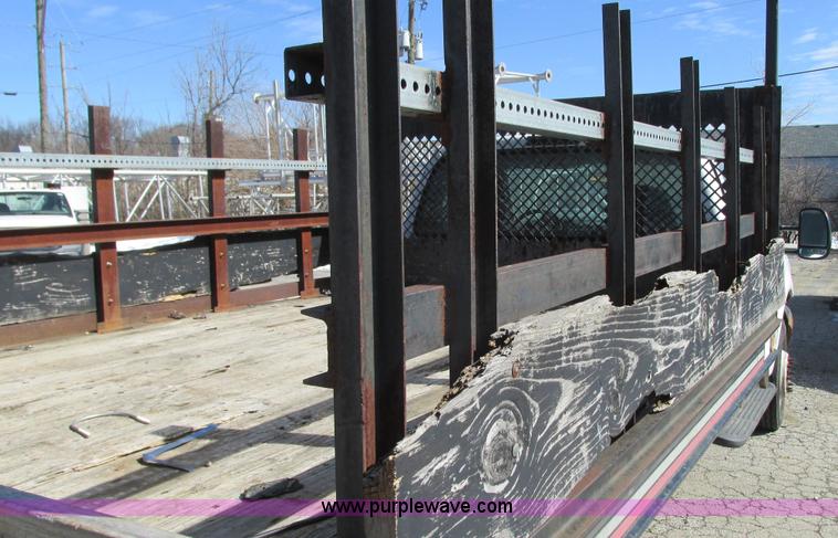 image for item G9159 1999 Ford F550 flatbed truck