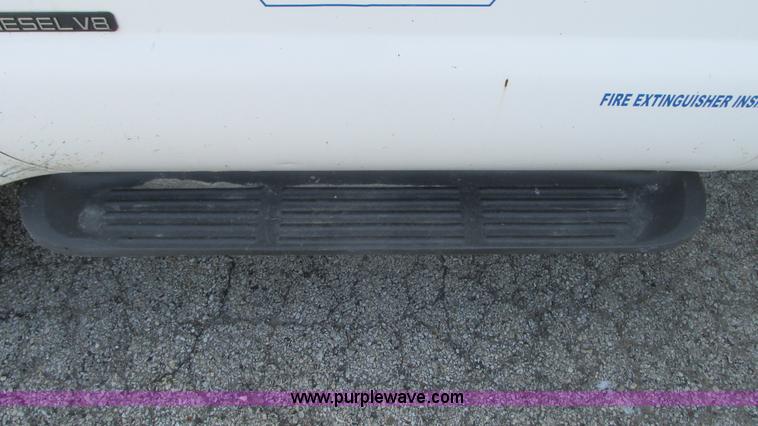 image for item G9159 1999 Ford F550 flatbed truck