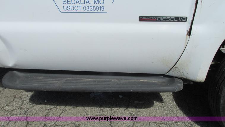 image for item G9159 1999 Ford F550 flatbed truck