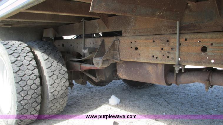 image for item G9159 1999 Ford F550 flatbed truck