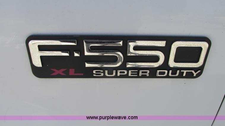 image for item G9159 1999 Ford F550 flatbed truck