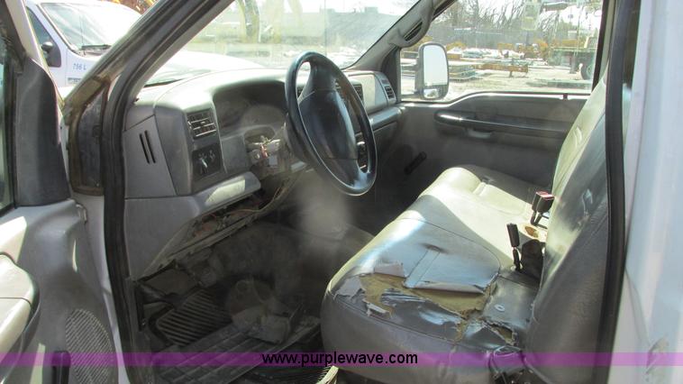 image for item G9159 1999 Ford F550 flatbed truck