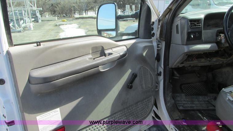 image for item G9159 1999 Ford F550 flatbed truck