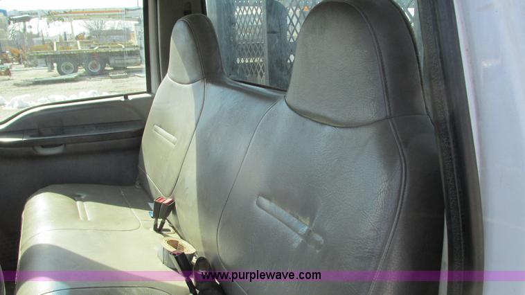 image for item G9159 1999 Ford F550 flatbed truck