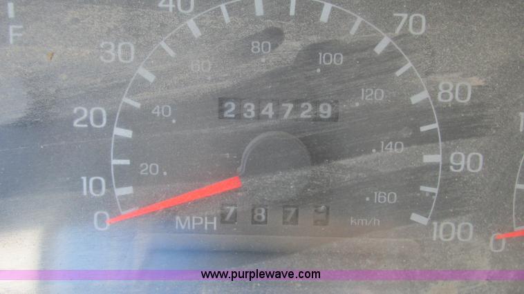 image for item G9159 1999 Ford F550 flatbed truck