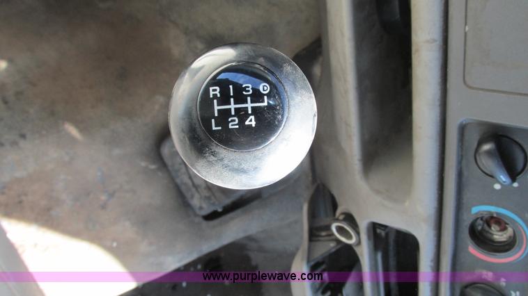 image for item G9159 1999 Ford F550 flatbed truck