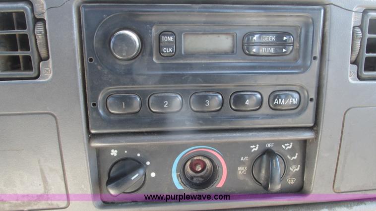 image for item G9159 1999 Ford F550 flatbed truck