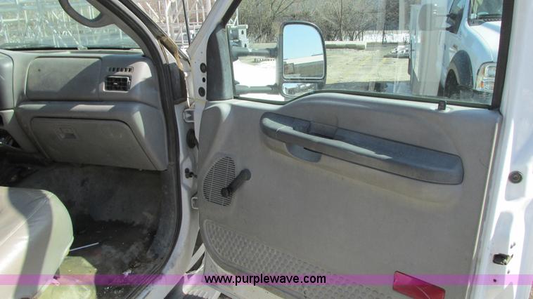 image for item G9159 1999 Ford F550 flatbed truck