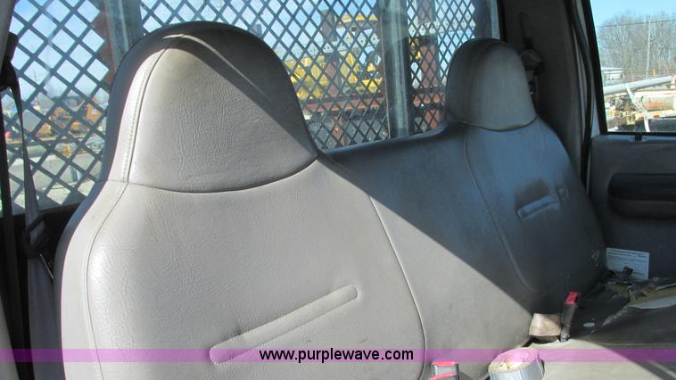 image for item G9159 1999 Ford F550 flatbed truck