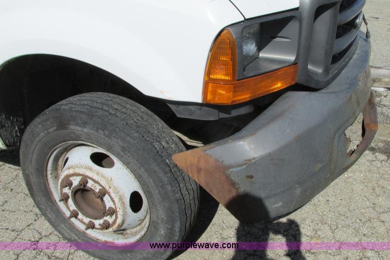 image for item G9159 1999 Ford F550 flatbed truck