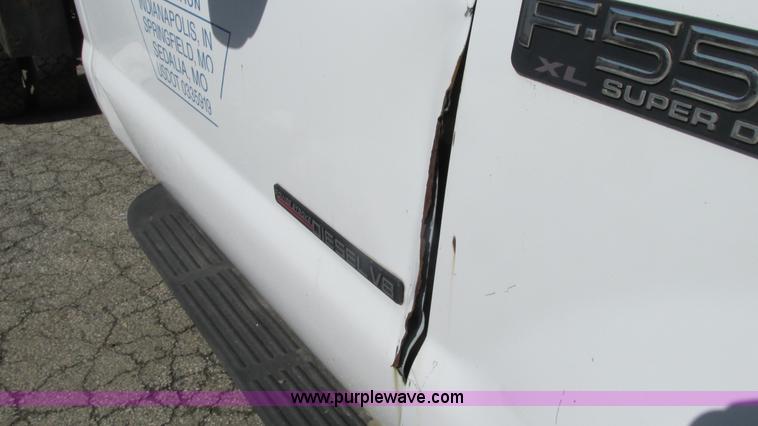 image for item G9159 1999 Ford F550 flatbed truck