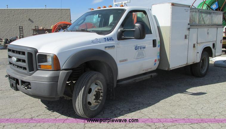 image for item G9160 2005 Ford F550 service truck