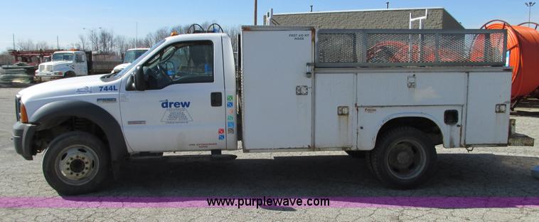 image for item G9160 2005 Ford F550 service truck
