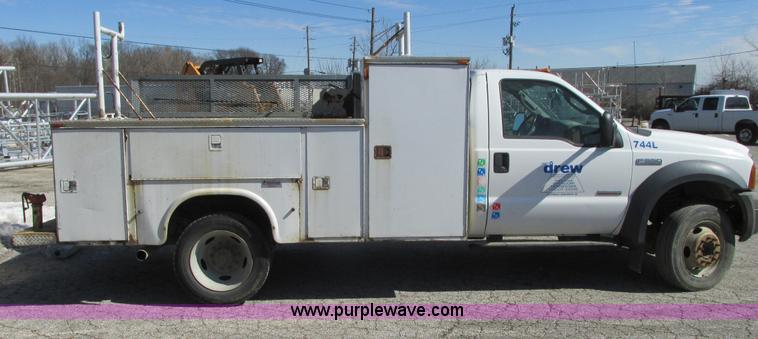 image for item G9160 2005 Ford F550 service truck