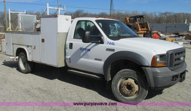 image for item G9160 2005 Ford F550 service truck