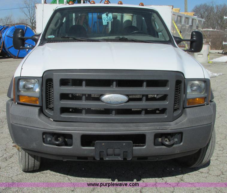 image for item G9160 2005 Ford F550 service truck