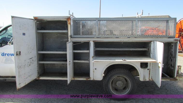 image for item G9160 2005 Ford F550 service truck
