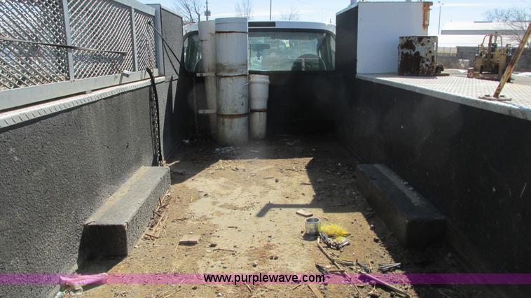 image for item G9160 2005 Ford F550 service truck