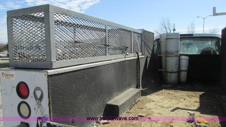 image for item G9160 2005 Ford F550 service truck