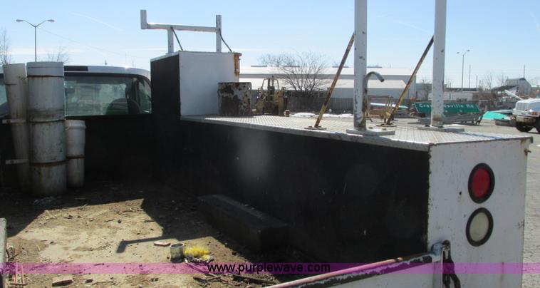 image for item G9160 2005 Ford F550 service truck