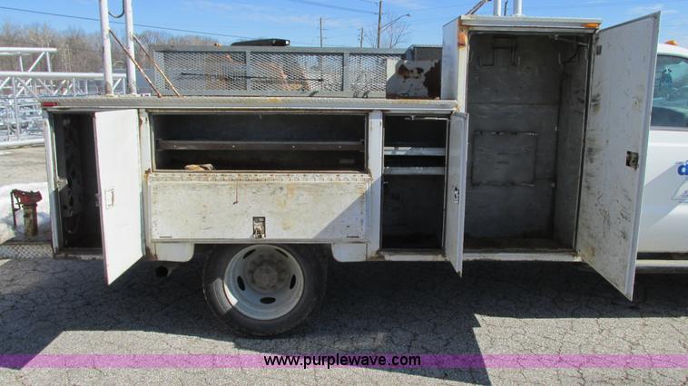 image for item G9160 2005 Ford F550 service truck