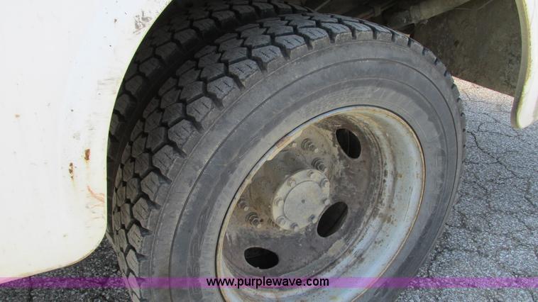image for item G9160 2005 Ford F550 service truck