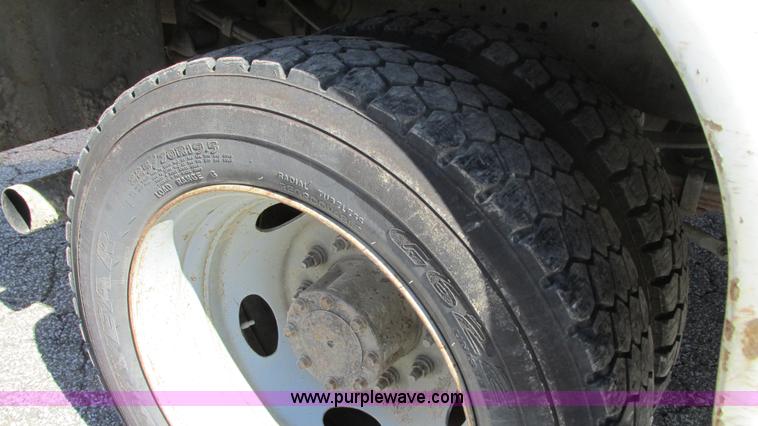 image for item G9160 2005 Ford F550 service truck