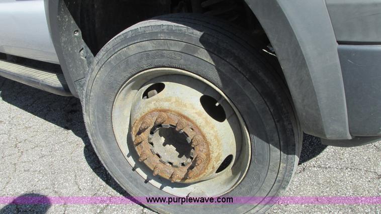 image for item G9160 2005 Ford F550 service truck