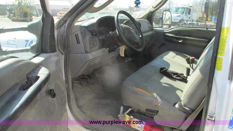 image for item G9160 2005 Ford F550 service truck